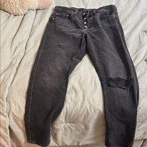 Women’s Black Levi Jeans
